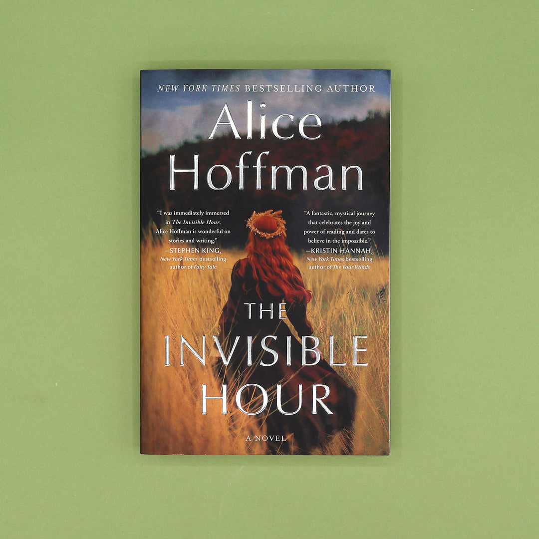 Book cover of 'The Invisible Hour' by Alice Hoffman on a green background